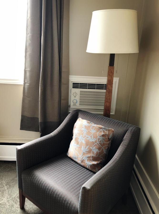 Seasons Inn Halifax Bagian luar foto
